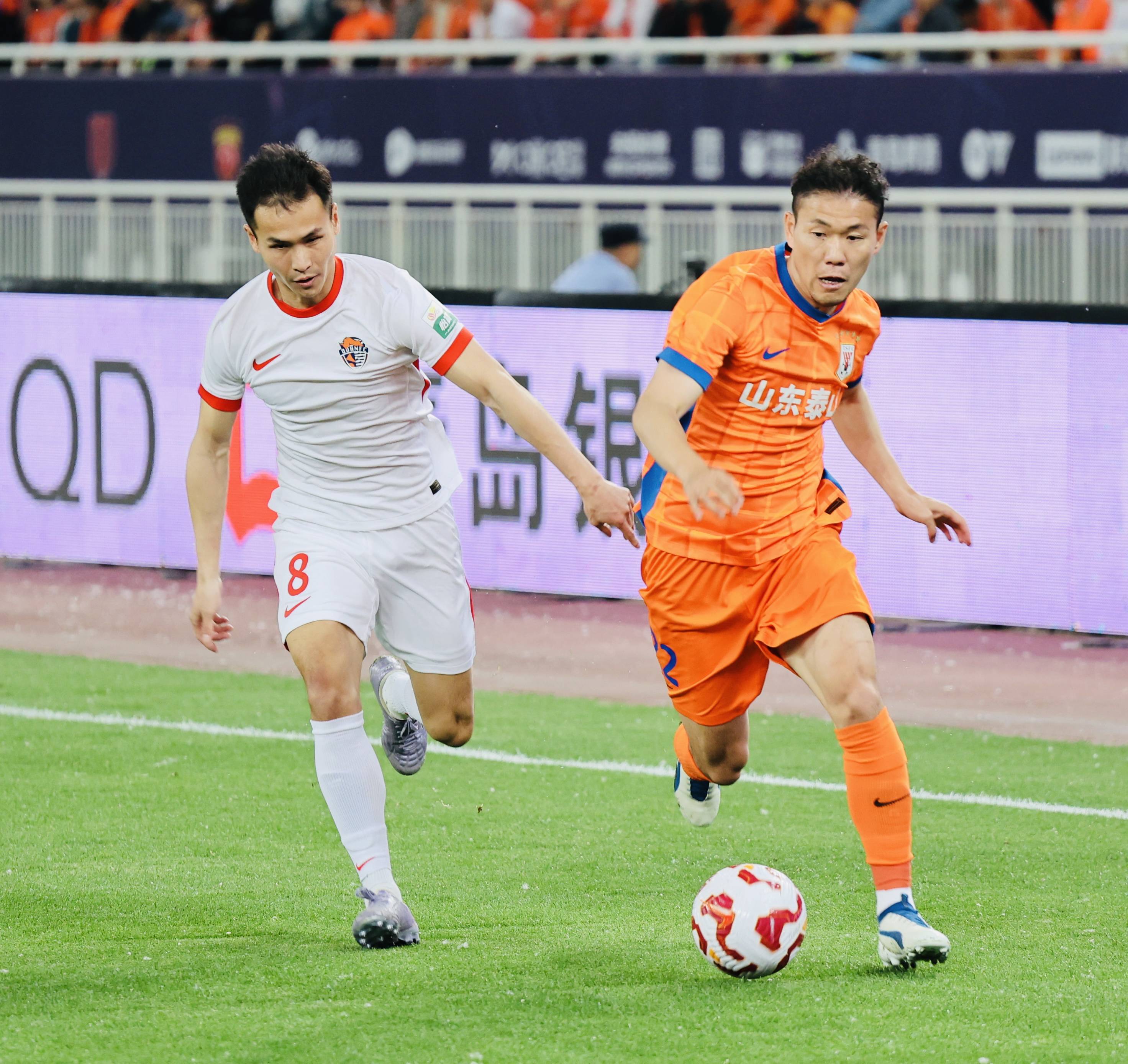 体育直播-包含今晚山东泰山调整名单以备意大利杯圣安东尼奥马刺状态回暖备战NBA季后赛，今晨上海久事调整名单以备CBA常规赛直接炸裂的词条