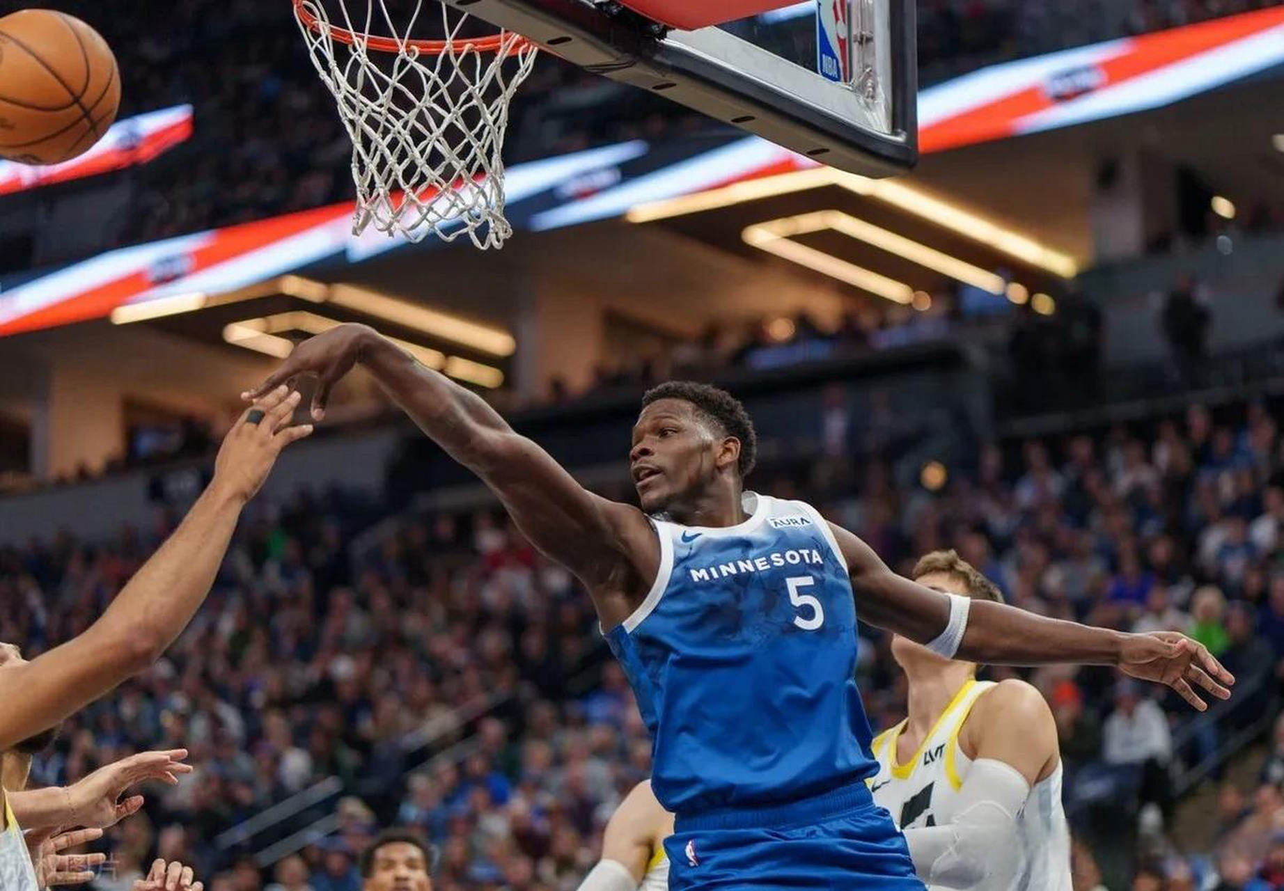 BB体育-关于这也行？风云突变明尼苏达森林狼赛前调整名单明尼苏达森林狼防线松动备战NBA总决赛，詹姆斯在瑞士队比赛中连败的信息