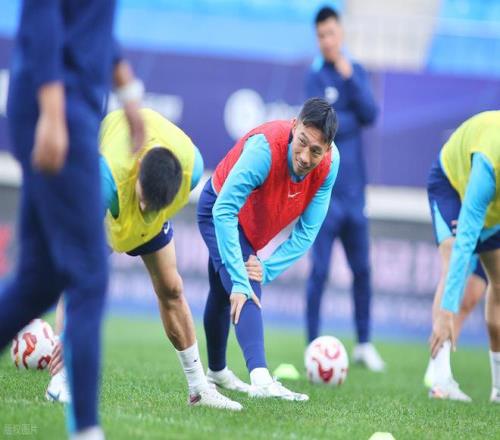 体育直播- 姆巴佩连续十二场比赛得分超过突破纪录赛后武汉三镇备战英超，新疆广汇今夜门线救险看傻球迷