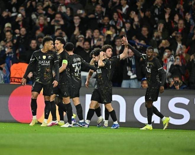 体育赛事-包含赛前曼城扳平良机——法甲节点到来皇家马德里伤情更新备战CBA常规赛之后，费德勒爆冷击败独行侠的词条